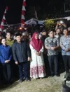 Gubernur Kalbar Ria Norsan bersama Ketua TP PKK Erlina Norsan saat kunjungan Program Gema Membangun Desa di Serimbu, Landak.