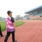 Gubernur Kalimantan Barat Ria Norsan meninjau kondisi fasilitas GOR Sultan Syarif Abdurrahman (SSA) Pontianak untuk persiapan renovasi bertahap mulai 2027.