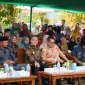 Gubernur Kalbar Ria Norsan saat membuka Gerakan Pangan Murah di Masjid Agung Al-Khair Kayong Utara.