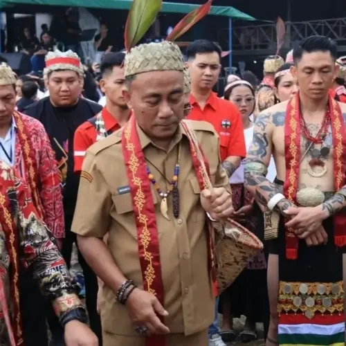 Wakil Gubernur Kalimantan Barat Krisantus Kurniawan membuka Gawai Dayak XV Kabupaten Sekadau di Rumah Betang Youth Center.