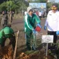 Sekda Kalbar Harisson menghadiri peluncuran Gerakan Indonesia ASRI di Masjid Raya Mujahidin Pontianak bersama TNI, Polri, ASN, dan masyarakat untuk mewujudkan lingkungan yang bersih dan asri.