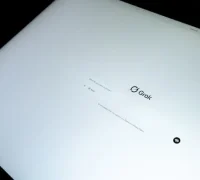 Ilustrasi chatbot Grok milik xAI yang memicu kontroversi hingga digugat Baltimore.