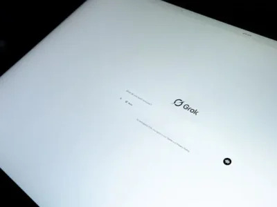 Ilustrasi chatbot Grok milik xAI yang memicu kontroversi hingga digugat Baltimore.