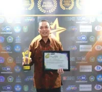 Gubernur Kalbar Ria Norsan menerima penghargaan PKBM Award dan memaparkan program Desa SAKTI.