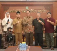 Gubernur Kalbar Ria Norsan menerima audiensi Dewan Pendidikan Provinsi Kalimantan Barat di ruang kerja gubernur. (instagram.com/adpim.provkalbar)