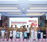 Gubernur Ria Norsan membuka seminar DWP di Aula Garuda, Senin (6/4/2026).