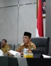 Gubernur Kalbar Ria Norsan saat rapat daring membahas digitalisasi ASN.
