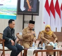 Gubernur Kalbar Ria Norsan memimpin rapat persiapan Musda dan pelantikan pengurus HKTI di Balai Petitih.