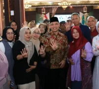 Gubernur Kalimantan Barat Ria Norsan menghadiri reuni lintas angkatan SMAN 4 Pontianak di Pendopo Gubernur Kalbar.