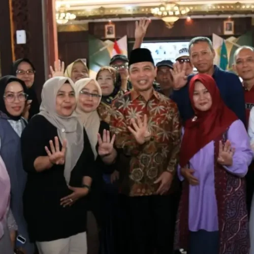 Gubernur Kalimantan Barat Ria Norsan menghadiri reuni lintas angkatan SMAN 4 Pontianak di Pendopo Gubernur Kalbar.