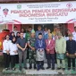 Gubernur Kalbar Ria Norsan berfoto bersama jajaran ASN dan pejabat daerah di Kantor Camat Tayan Hilir Gubernur Kalbar Ria Norsan berfoto bersama jajaran ASN dan pejabat daerah di Kantor Camat Tayan Hilir. (instagram.com/adpim.provkalbar)
