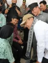 Menko Polkam Djamari Chaniago bersama Gubernur Kalimantan Barat, Ria Norsan saat meninjau siswa Sekolah Rakyat di Pontianak