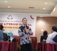 Gubernur Kalbar Ria Norsan memberikan sambutan saat membuka Pelatihan Literasi Digital dan Optimalisasi Peran Media Sosial di Pontianak. (MC Kalbar)