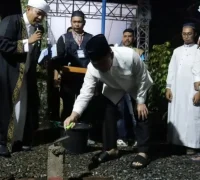 Gubernur Kalbar, Ria Norsan saat peletakan batu pertama pembangunan Rumah Qur’an di Pontianak Barat.
