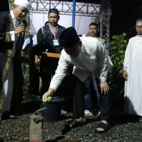 Gubernur Kalbar, Ria Norsan saat peletakan batu pertama pembangunan Rumah Qur’an di Pontianak Barat.