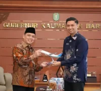 Gubernur Kalimantan Barat Ria Norsan menerima jajaran manajemen Garuda Indonesia di Ruang Kerja Gubernur, Jumat (9/1/2026). (instagram.comadpim.provkalbar)