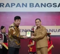 Gubernur Kalimantan Barat Ria Norsan saat meresmikan Sekolah Harapan Bangsa di Kubu Raya. (instagram.com/adpim.provkalbar)