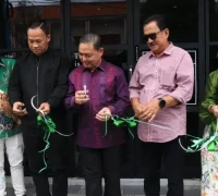Gubernur Kalimantan Barat Ria Norsan meresmikan Green Asana Coffee di Pontianak Timur. (instagram.com/adpim.provkalbar)