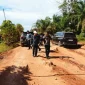 Gubernur Ria Norsan meninjau kondisi jalan Pesaguan Kendawangan di Ketapang.