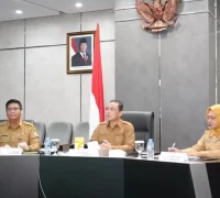 Gubernur Kalimantan Barat Ria Norsan mengikuti rapat koordinasi pengendalian inflasi secara virtual dari Kantor Gubernur Kalbar. (instagram.com/adpim.provkalbar)