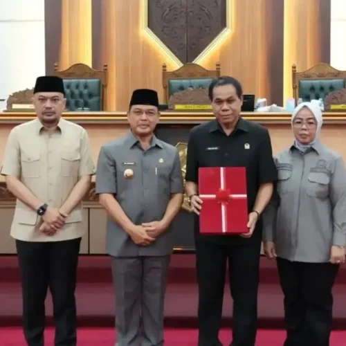 Gubernur Kalimantan Barat Ria Norsan menyampaikan Rancangan KUA-PPAS Tahun Anggaran 2027 dalam Rapat Paripurna DPRD Provinsi Kalimantan Barat di Balairungsari.