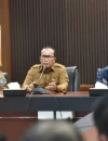 Bupati Kubu Raya Sujiwo memimpin rapat penertiban HGB dan HGU di Kantor Bupati, Selasa (24/2/2026).