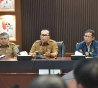 Bupati Kubu Raya Sujiwo memimpin rapat penertiban HGB dan HGU di Kantor Bupati, Selasa (24/2/2026).