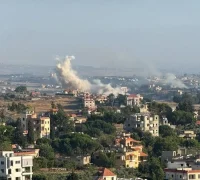 Asap mengepul di wilayah Nabatieh, Lebanon, setelah serangan drone Israel di tengah memanasnya konflik dengan Hizbullah.