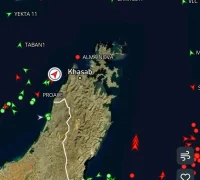 Trafik kapal tanker dan kapal kargo melintas padat di Selat Hormuz di tengah meningkatnya ketegangan konflik AS-Iran.
