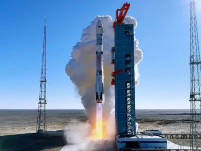 Roket Zhuque-3 milik LandSpace berhasil mendaratkan booster tahap pertama di Provinsi Gansu, China. (Foto: x.com/globaltimesnews)