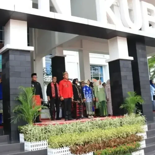 Wakil Gubernur Kalbar Krisantus Kurniawan memimpin upacara HUT ke-19 Kabupaten Kubu Raya dan menyampaikan apresiasi atas kinerja Pemerintah Kabupaten Kubu Raya.