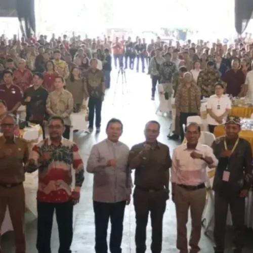 Wakil Gubernur Kalimantan Barat Krisantus Kurniawan menghadiri perayaan HUT ke-50 CU Lantang Tipo di Kabupaten Sanggau.