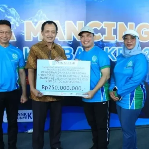 Gubernur Kalimantan Barat Ria Norsan membuka lomba mancing HUT Bank Kalbar ke-62 di kawasan Sungai Jawi Pontianak yang diikuti ribuan peserta.