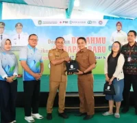 Wagub Kalbar Krisantus Kurniawan saat menghadiri donor darah HUT ke-62 Bank Kalbar di Pontianak.
