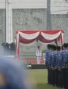 Wali Kota Pontianak Edi Rusdi Kamtono saat memimpin apel peringatan HUT ke-81 Kemerdekaan RI di Stadion PSP Pontianak, Senin (17/8/2026).