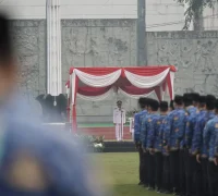 Wali Kota Pontianak Edi Rusdi Kamtono saat memimpin apel peringatan HUT ke-81 Kemerdekaan RI di Stadion PSP Pontianak, Senin (17/8/2026).