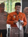 Bupati Kubu Raya Sujiwo saat memimpin upacara Hardiknas 2026 di selasar Kantor Bupati Kubu Raya