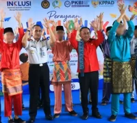 Wakil Gubernur Kalbar Krisantus Kurniawan memberikan motivasi kepada anak binaan saat peringatan Hari Anak Nasional 2026 di LPKA Kelas II Sungai Raya, Kubu Raya.