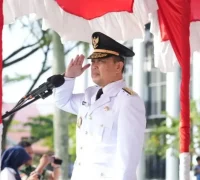 Gubernur Kalbar Ria Norsan memimpin upacara Hari Otonomi Daerah ke-30 di halaman Kantor Gubernur Kalimantan Barat.