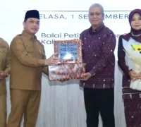 Gubernur Kalbar Ria Norsan bersama Sekda Kalbar Harisson dalam acara pelepasan purna tugas.
