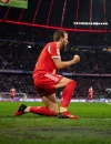 Harry Kane merayakan gol saat Bayern Munich kalahkan Frankfurt di Allianz Arena.