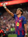 Lamine Yamal merayakan gol hat-trick saat Barcelona mengalahkan Villarreal 4-1 di La Liga.