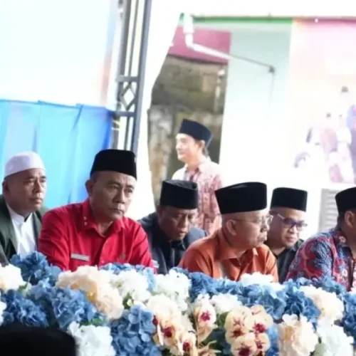 Wakil Gubernur Kalbar Krisantus Kurniawan menghadiri Haul Akbar IV Persaudaraan Tlokoh Madura Kalbar di Masjid Azzaitun Kubu Raya.
