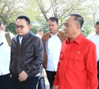 Wagub Kalbar Krisantus Kurniawan menyambut KSP Dudung Abdurachman di Bandara Pemprov Kalbar.
