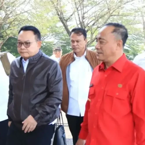 Wagub Kalbar Krisantus Kurniawan menyambut KSP Dudung Abdurachman di Bandara Pemprov Kalbar.