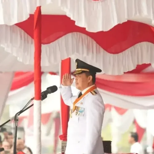 Gubernur Kalbar Ria Norsan memimpin Upacara HUT ke-81 Kemerdekaan RI di Halaman Kantor Gubernur Kalbar, Pontianak, Senin (17/8/2026).