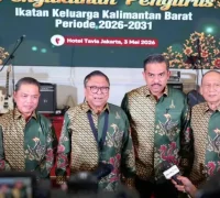 Gubernur Kalimantan Barat Ria Norsan saat menghadiri pengukuhan IKKB di Jakarta dan memberikan sambutan kepada perantau Kalbar.