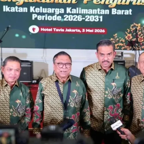 Gubernur Kalimantan Barat Ria Norsan saat menghadiri pengukuhan IKKB di Jakarta dan memberikan sambutan kepada perantau Kalbar.