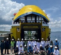 Petugas Ditjen Perhubungan Laut Kemenhub melakukan uji petik kelaiklautan kapal sebagai persiapan Angkutan Nataru 2025/2026. (Foto Humas Kemenhub)