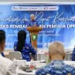 Sekda Kalbar Harisson membuka Sosialisasi dan Rapat Koordinasi Indeks Pembangunan Pemuda di Aula BPSDM Provinsi Kalimantan Barat. (MC Kalbar)